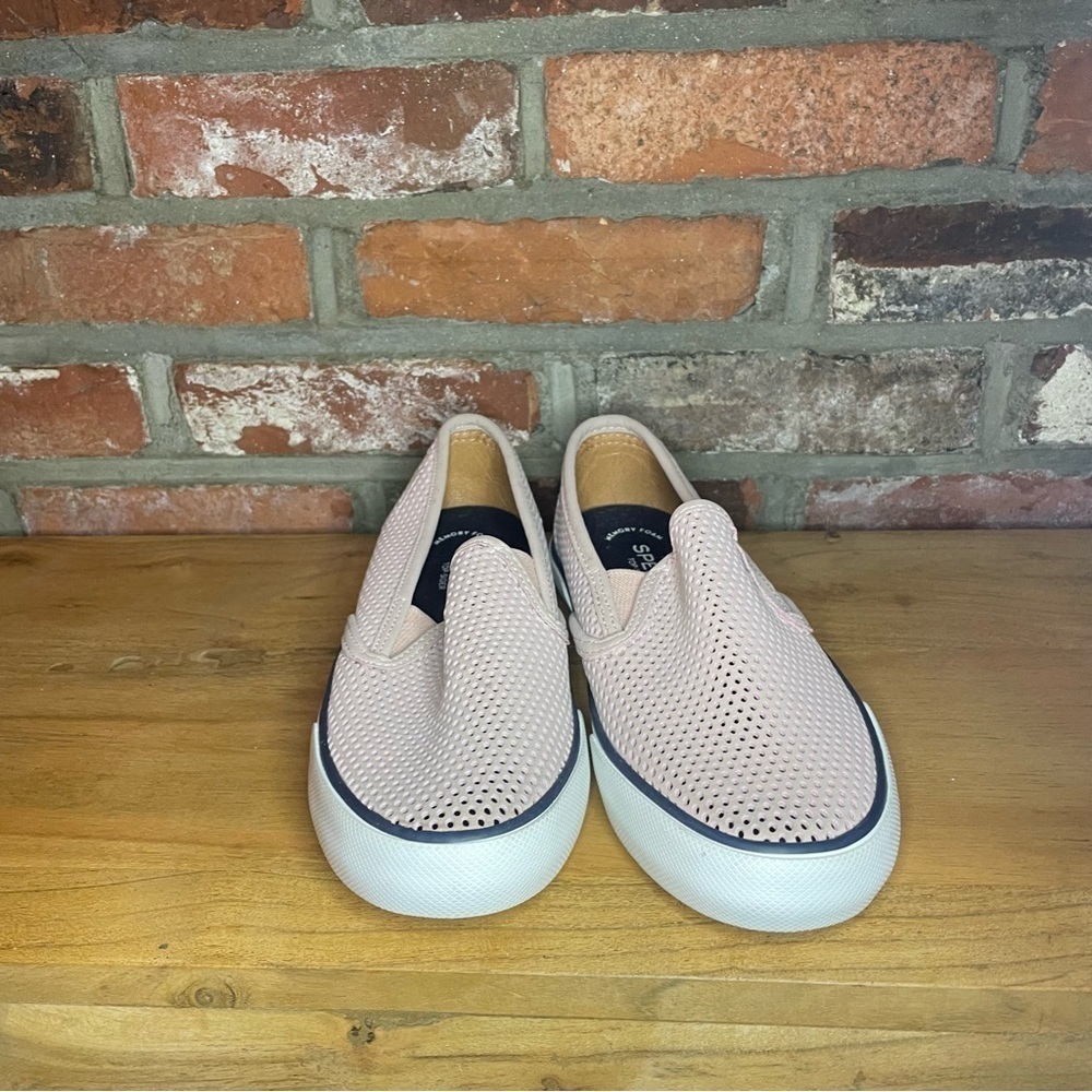 𝅺Blush Slip On Sperry’s - Picture 2 of 5